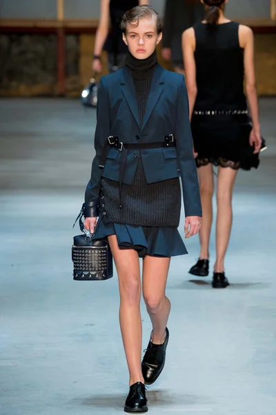 Look 30